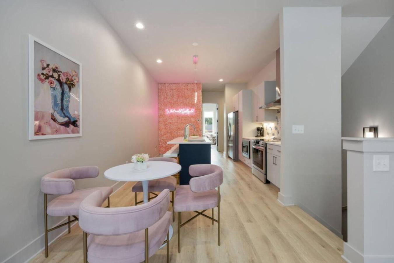 Dolly And Denim 4 Bedroom 4.5 Bath With Spacious Rooftop *