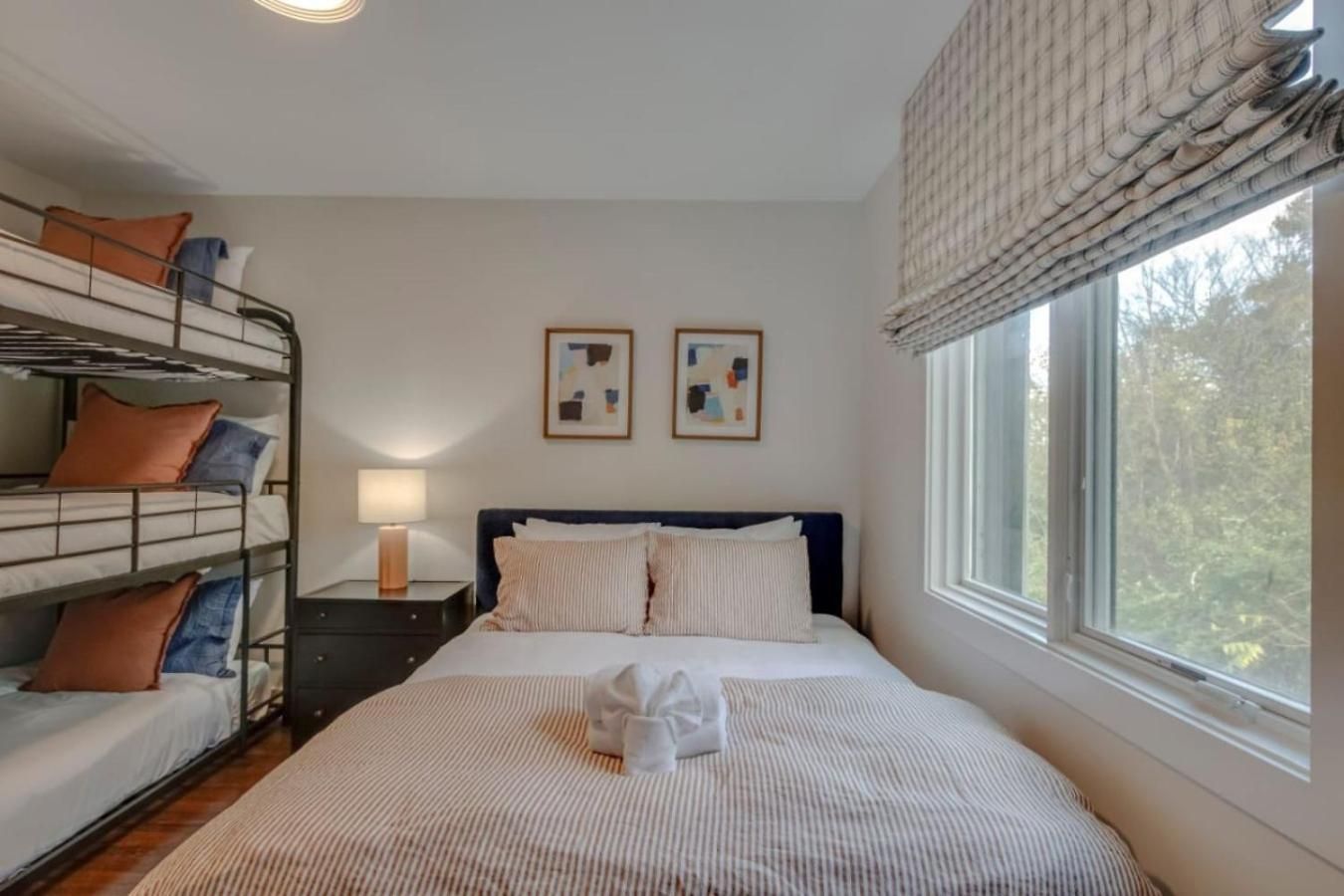 Modern 4 Bedroom 2.5 Bath Gorgeous Getaway Nashville