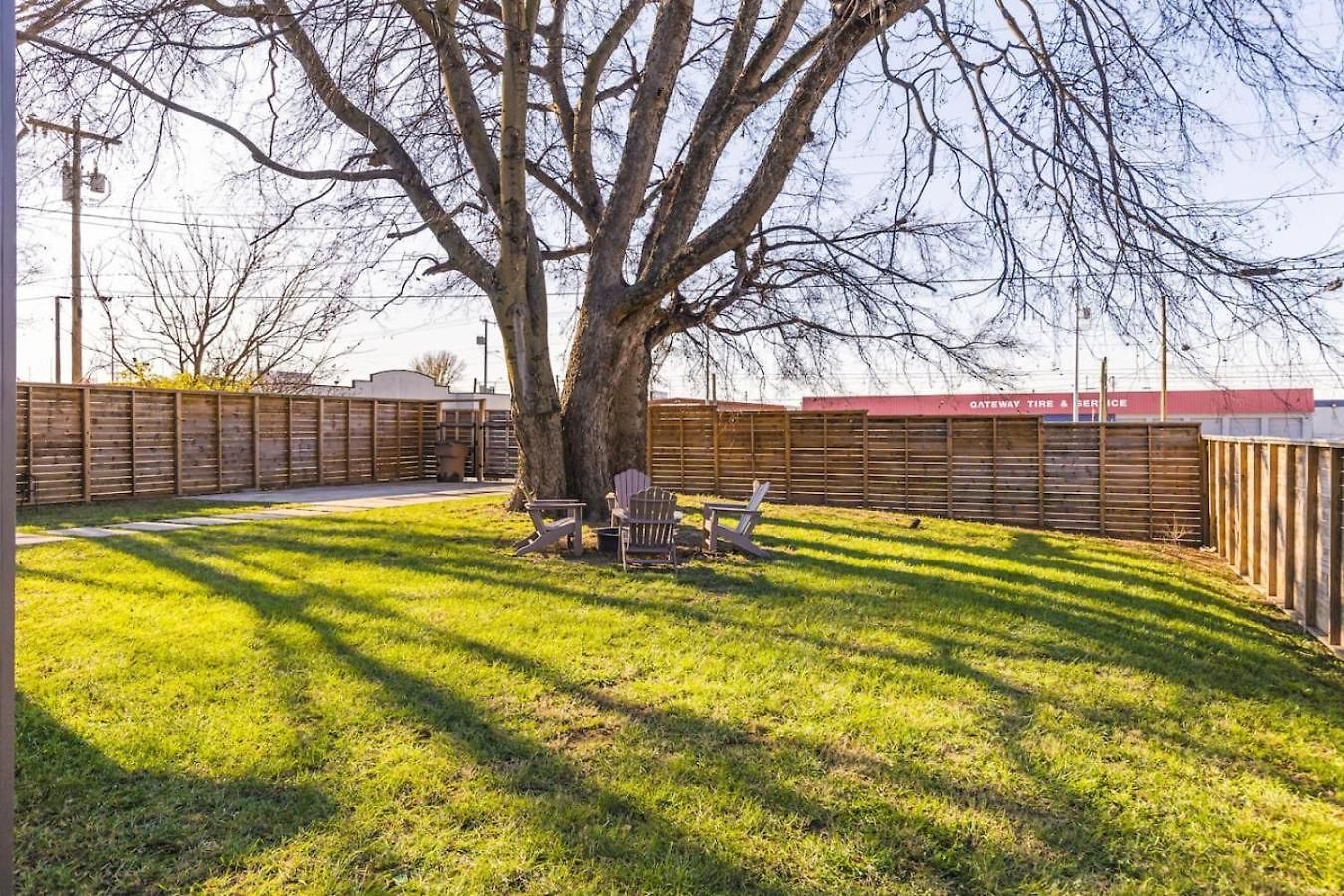 Holiday home Walk To Restaurants Outdoor Patio With Grill And Fit Pit 1 Mile To Stadium And Downtown Nashville