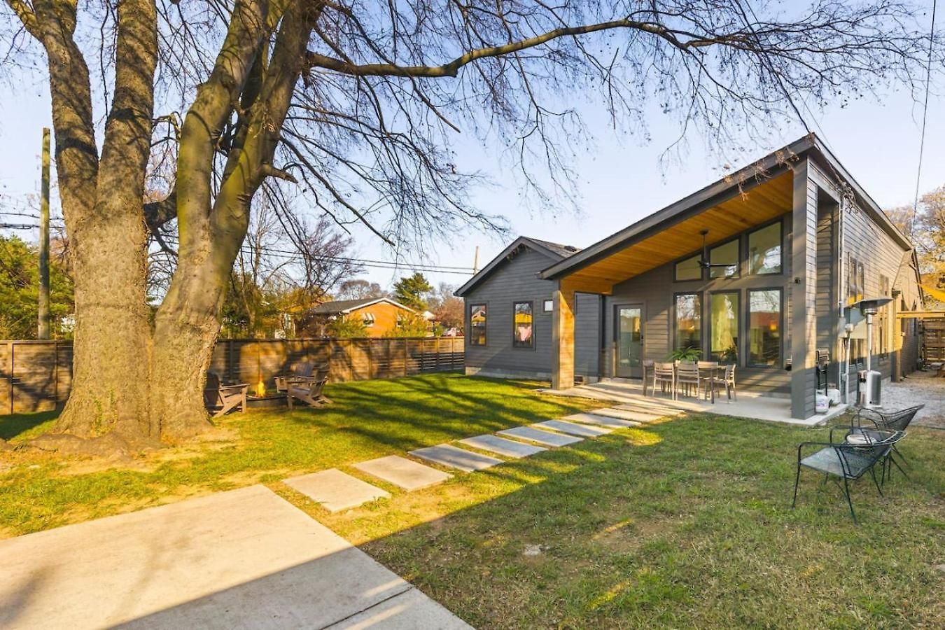 Walk To Restaurants Outdoor Patio With Grill And Fit Pit 1 Mile To Stadium And Downtown