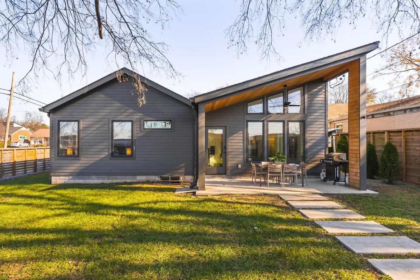 Walk To Restaurants Outdoor Patio With Grill And Fit Pit 1 Mile To Stadium And Downtown *