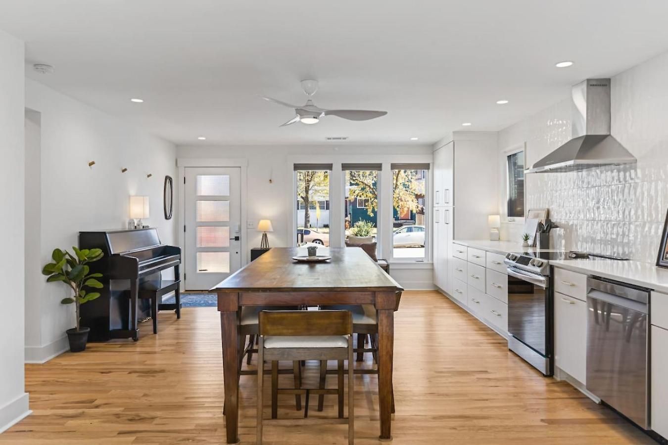 Holiday home Walk To Restaurants Outdoor Patio With Grill And Fit Pit 1 Mile To Stadium And Downtown *