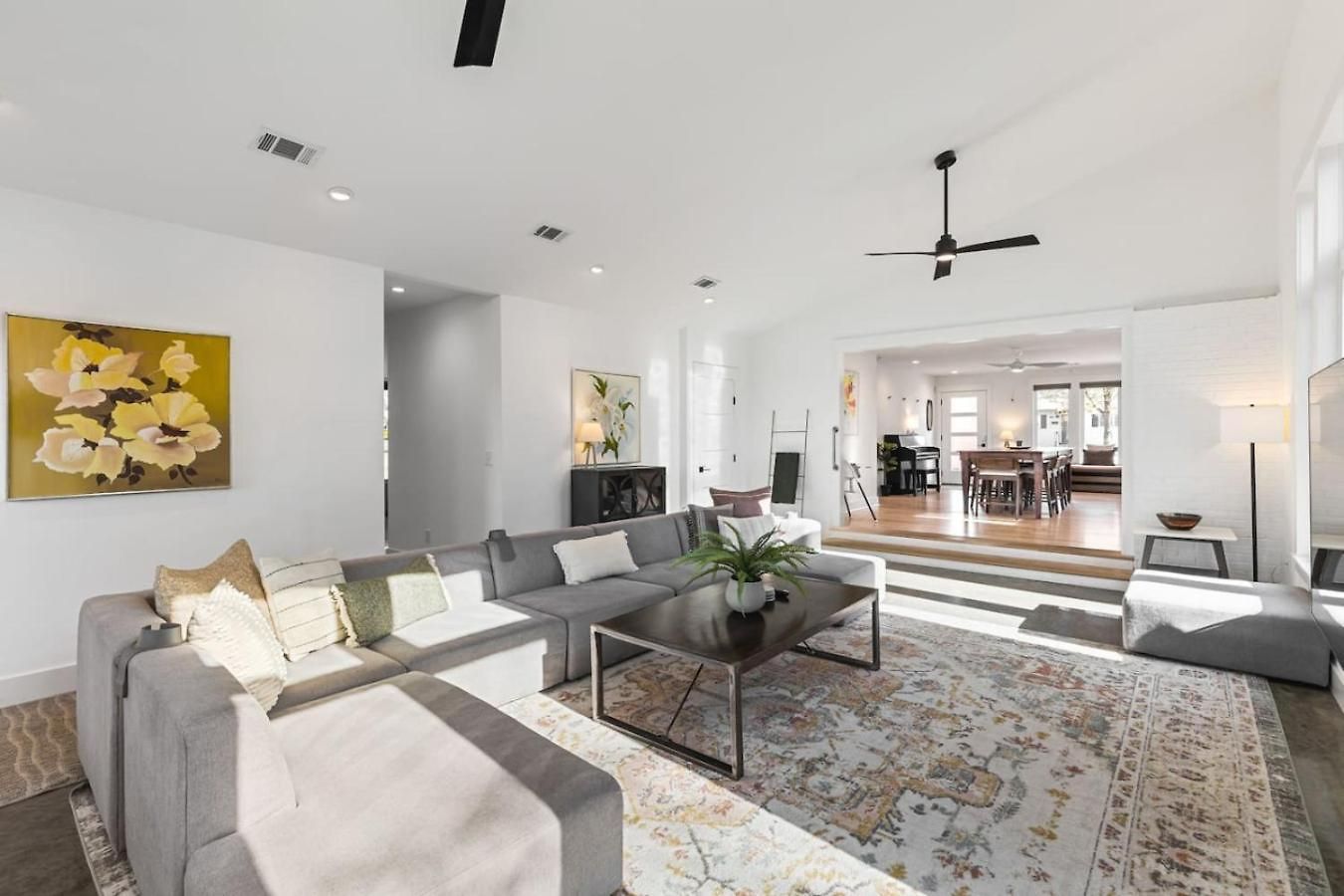 Walk To Restaurants Outdoor Patio With Grill And Fit Pit 1 Mile To Stadium And Downtown *