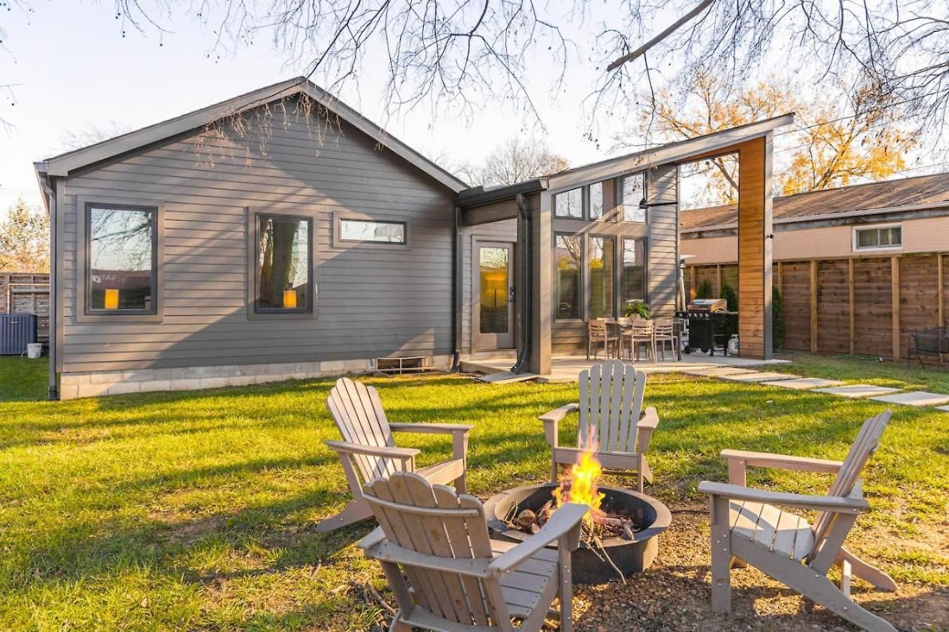 Walk To Restaurants Outdoor Patio With Grill And Fit Pit 1 Mile To Stadium And Downtown