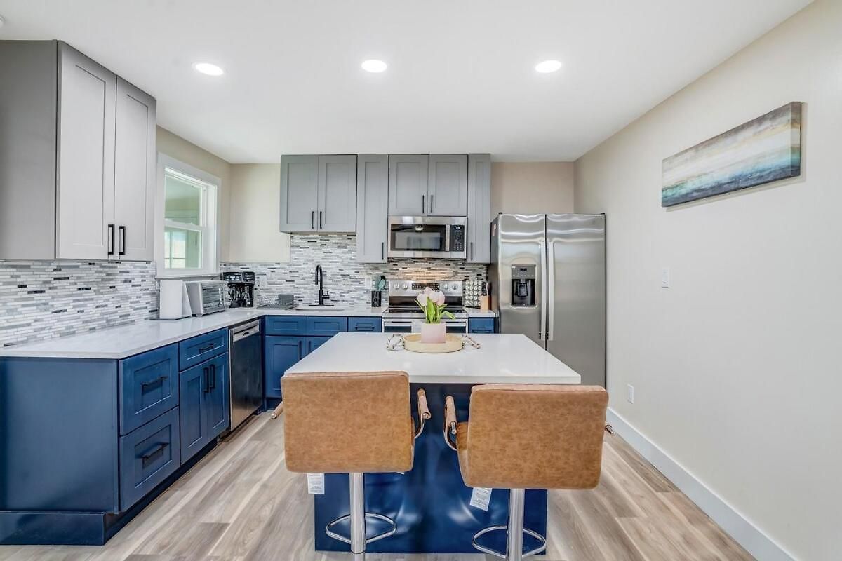 Adorable, Cozy, Private 1bed1bath, Fenced Yard, Sunroom, Deck *