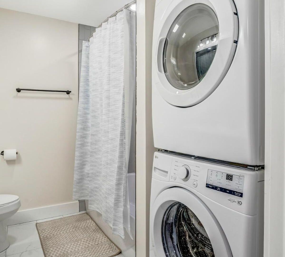 Holiday home Adorable, Cozy, Private 1bed1bath, Fenced Yard, Sunroom, Deck