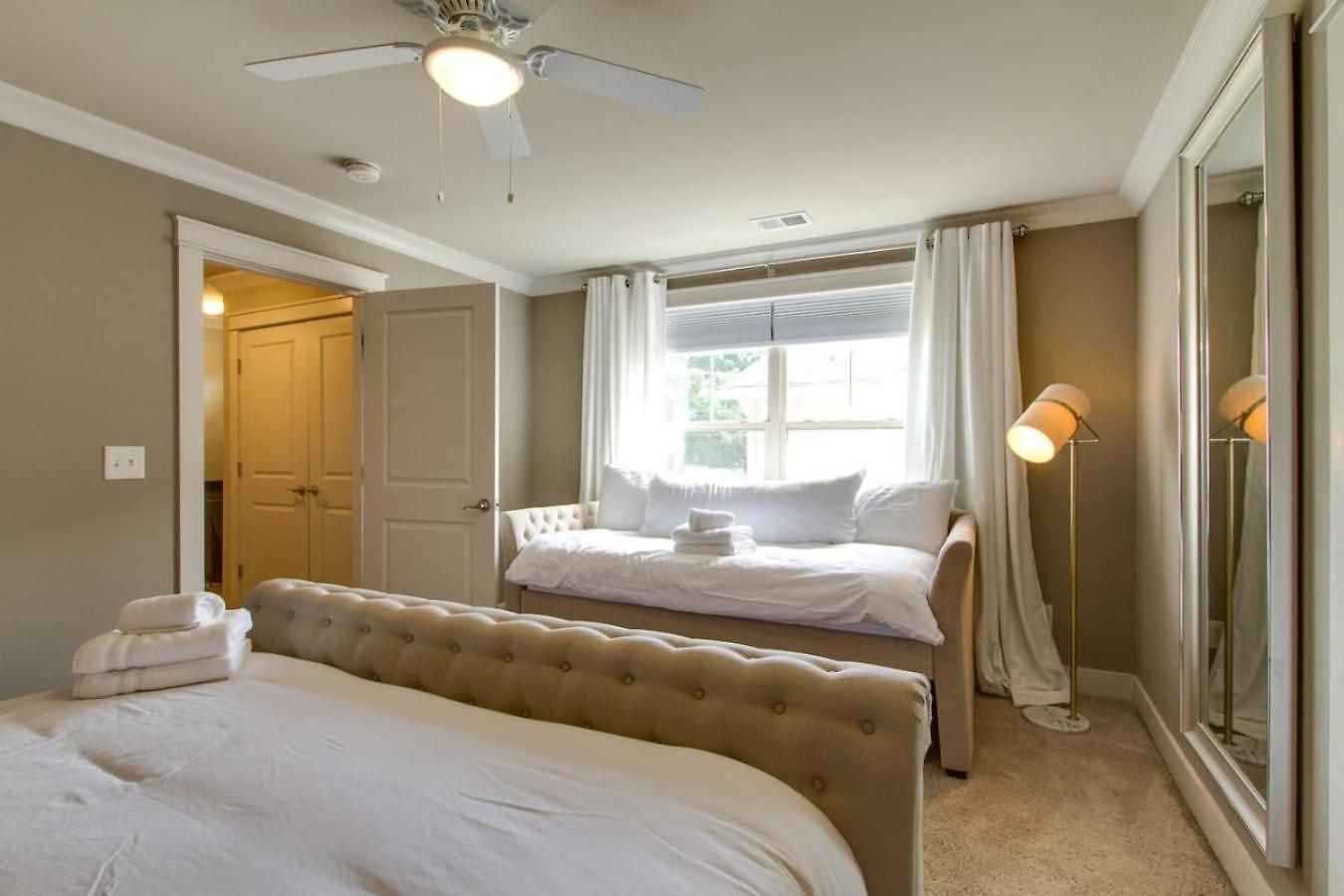 Holiday home Downtown Dream Extra Bedding Minutes To Broadway *