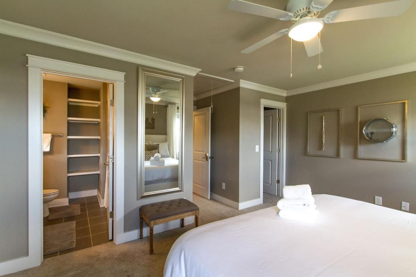 Downtown Dream Extra Bedding Minutes To Broadway Holiday home Nashville