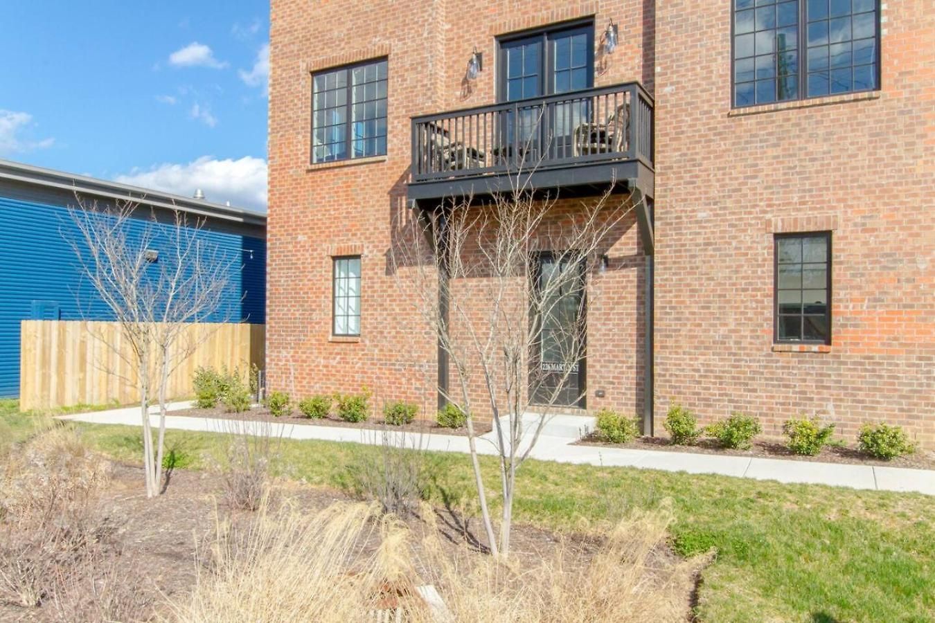 Downtown Luxury Large Townhome Lots Of Beds Holiday home Nashville