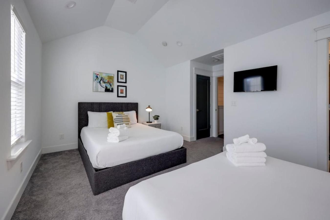 Double Townhomes Elegant Design Big Groups *