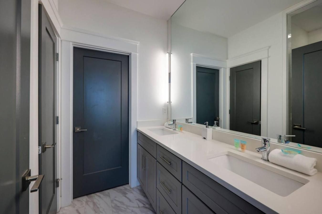 Double Townhomes Elegant Design Big Groups
