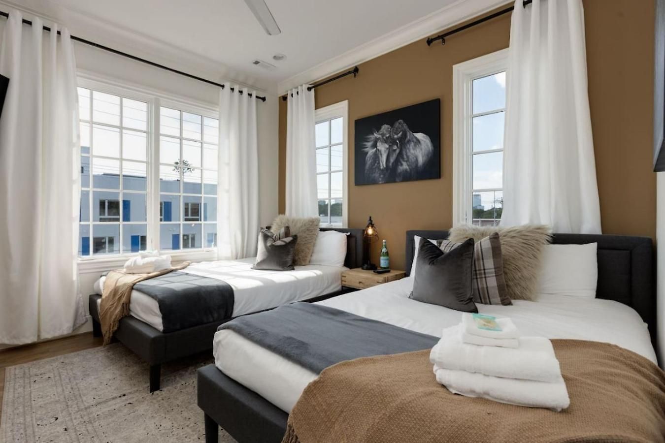 Downtown Luxury Large Townhome Lots Of Beds Nashville