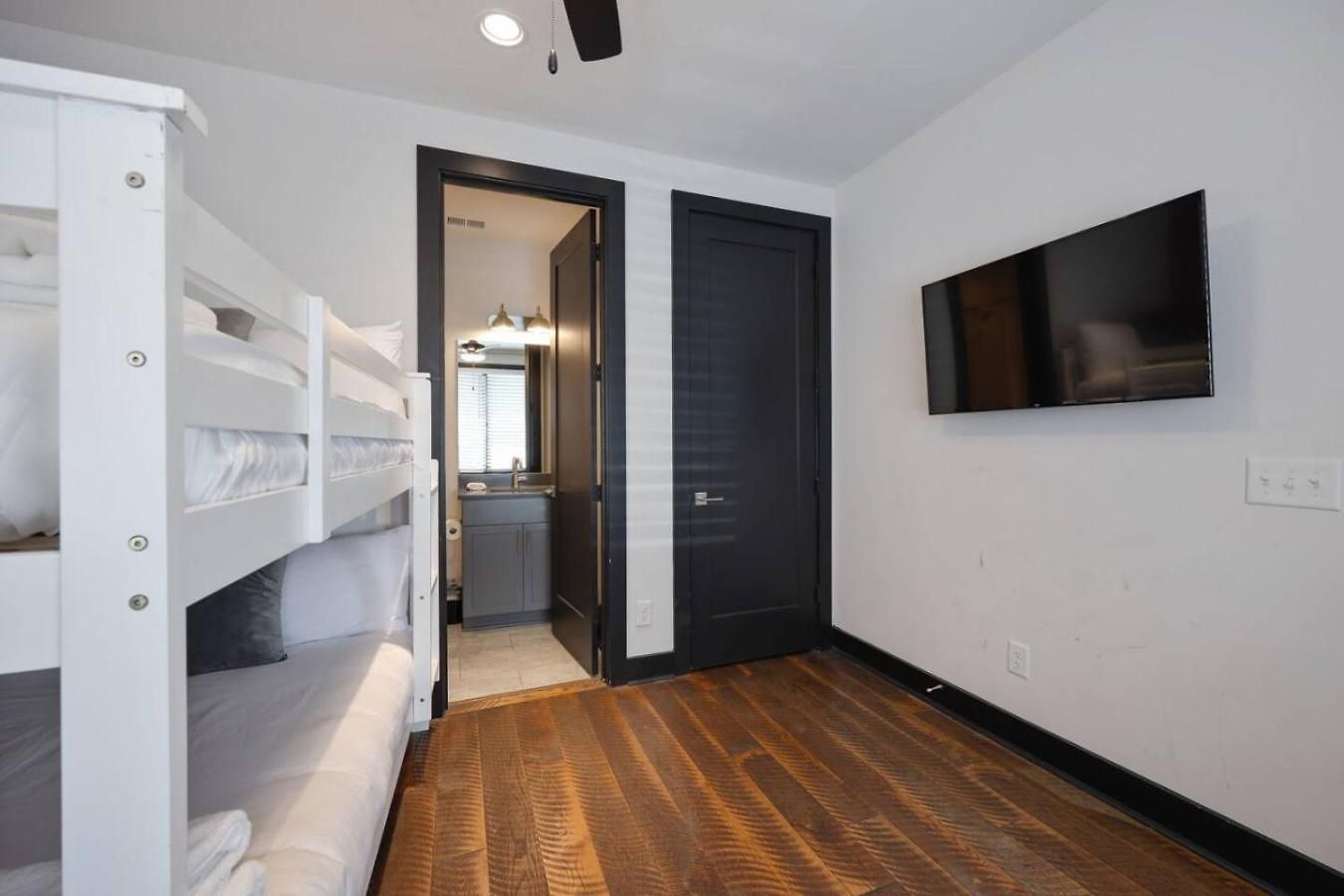 Holiday home Two Townhomes Blue Dreams And Rustic Elegance *