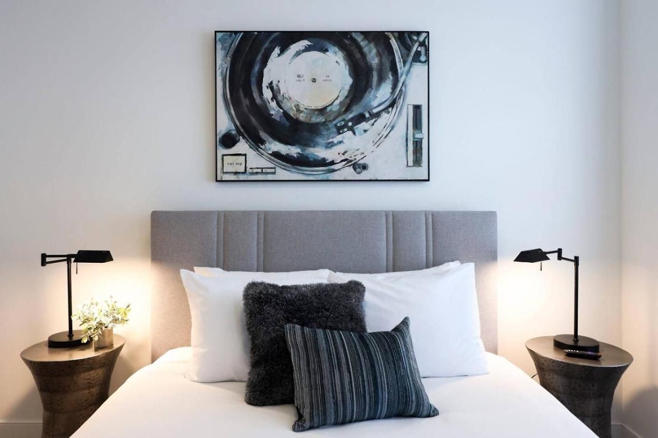 Two Elegant Townhomes Perfect For Large Groups Holiday home *