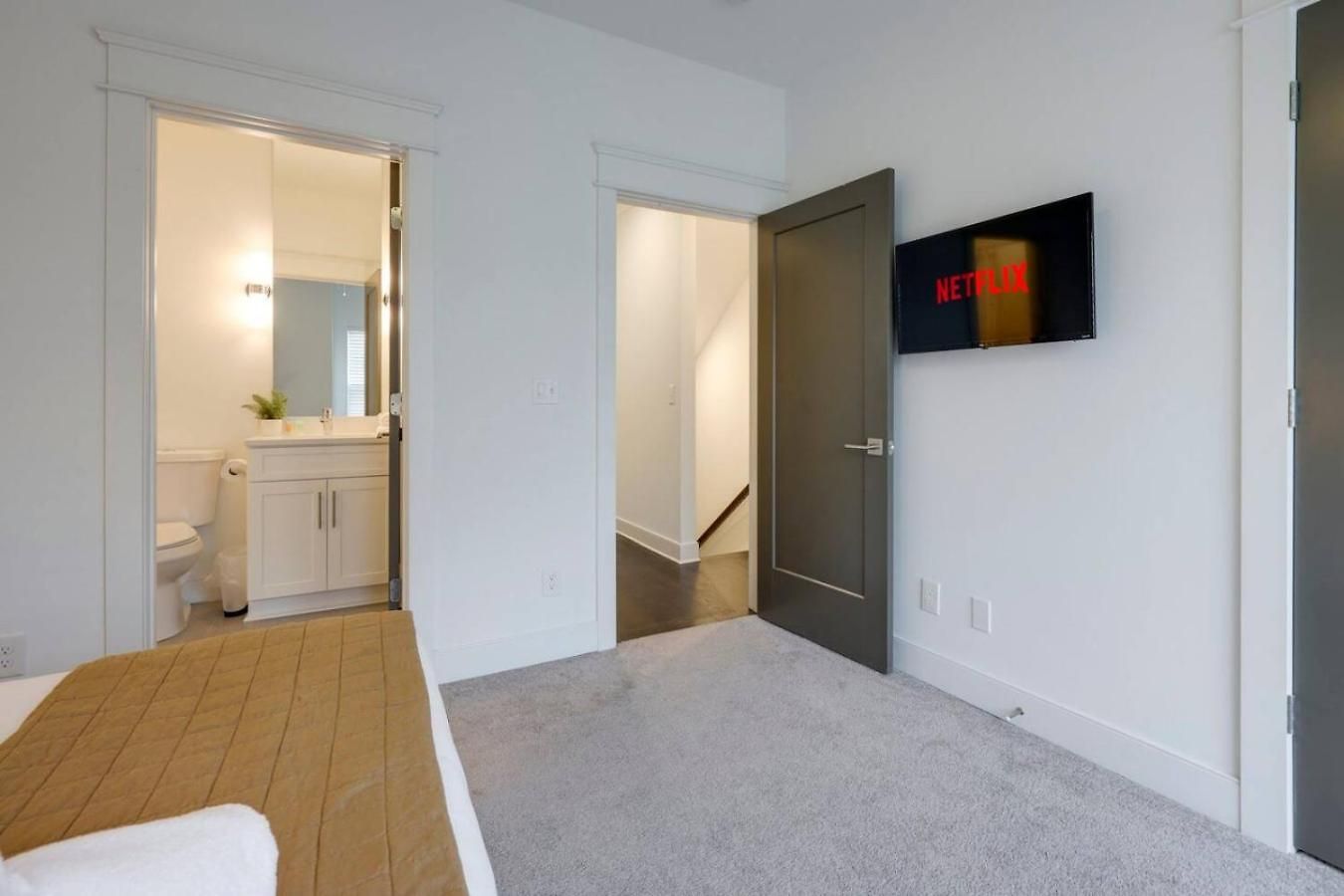 Two Elegant Townhomes Perfect For Large Groups Nashville