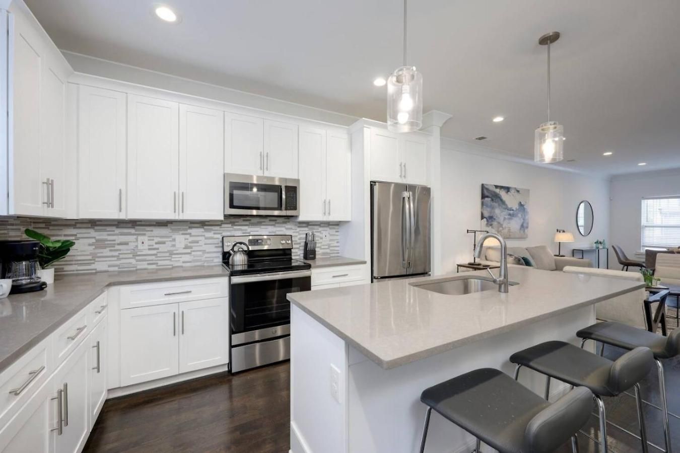 Holiday home Two Elegant Townhomes Perfect For Large Groups *