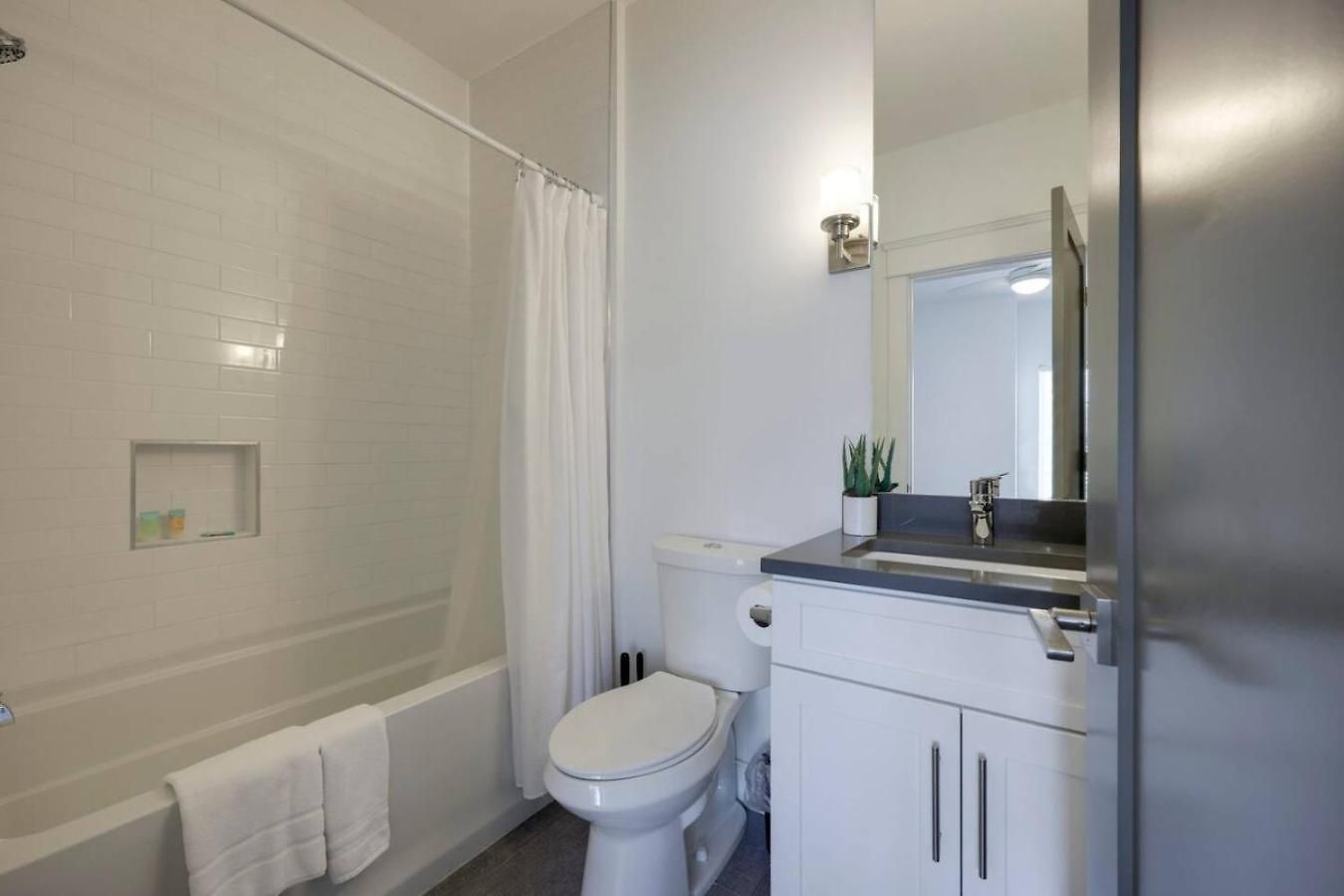 Two Elegant Townhomes Perfect For Large Groups Nashville