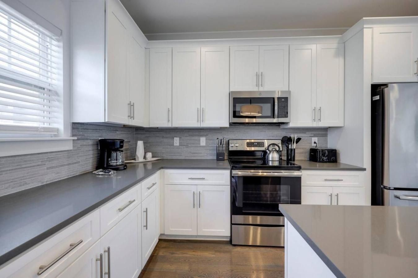Two Elegant Townhomes Perfect For Large Groups Holiday home