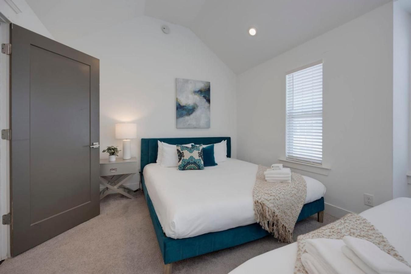 Two Gorgeous Homes Twenty Guests Amazing Location * Nashville