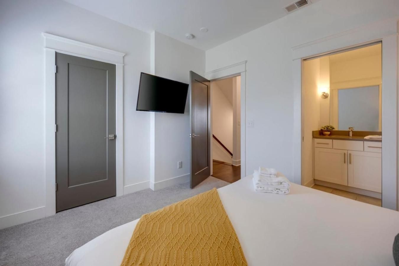Two Gorgeous Homes Twenty Guests Amazing Location Holiday home