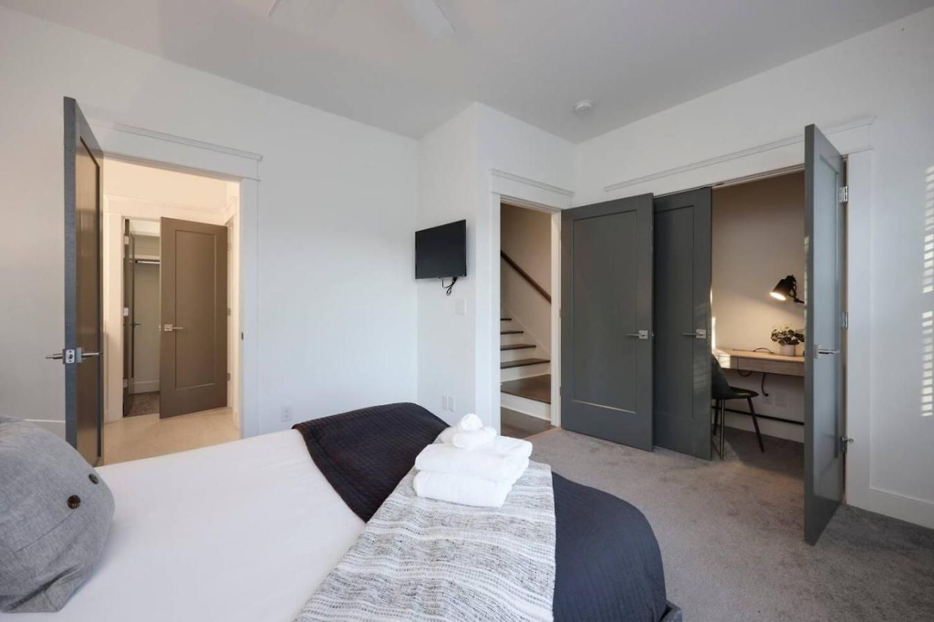 Two Spectacular Homes For Twenty Guests With Outdoor Patio Holiday home *