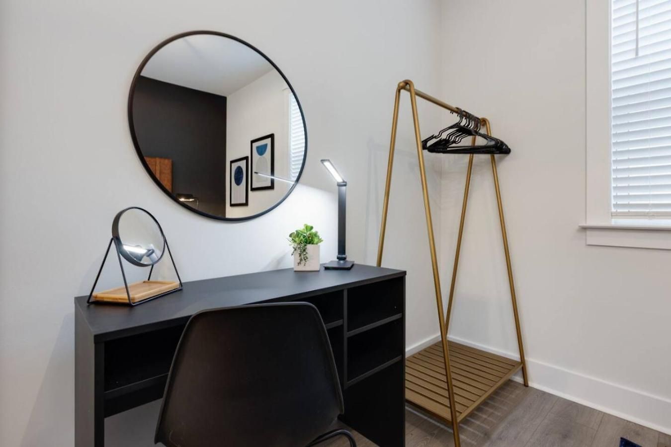 East Beauty Minutes To Downtown Holiday home