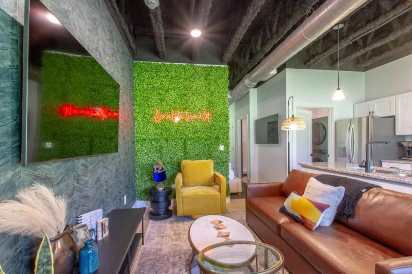 Vibrant Retreat - South * Nashville