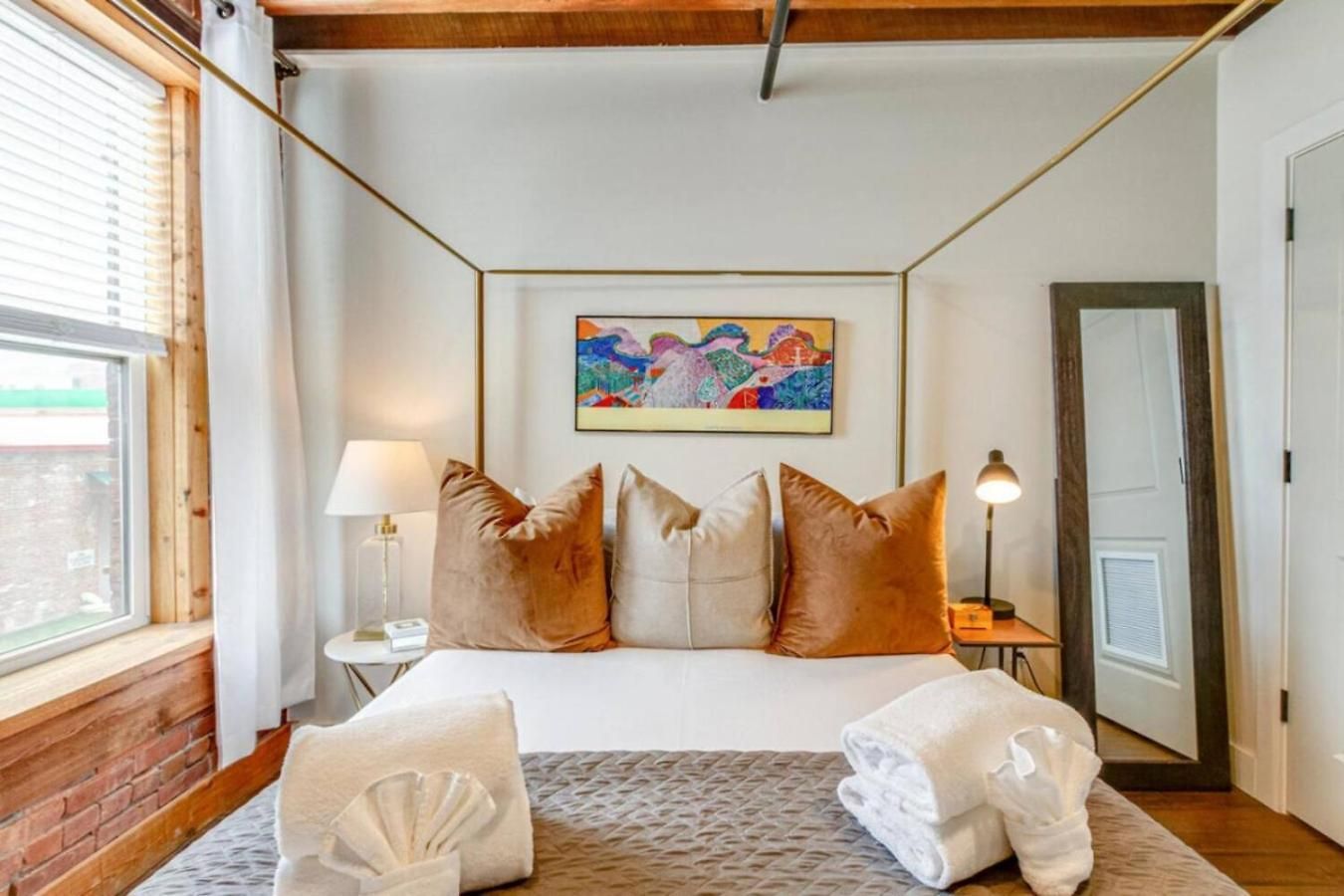 Stylish With Urban Charm Apartment