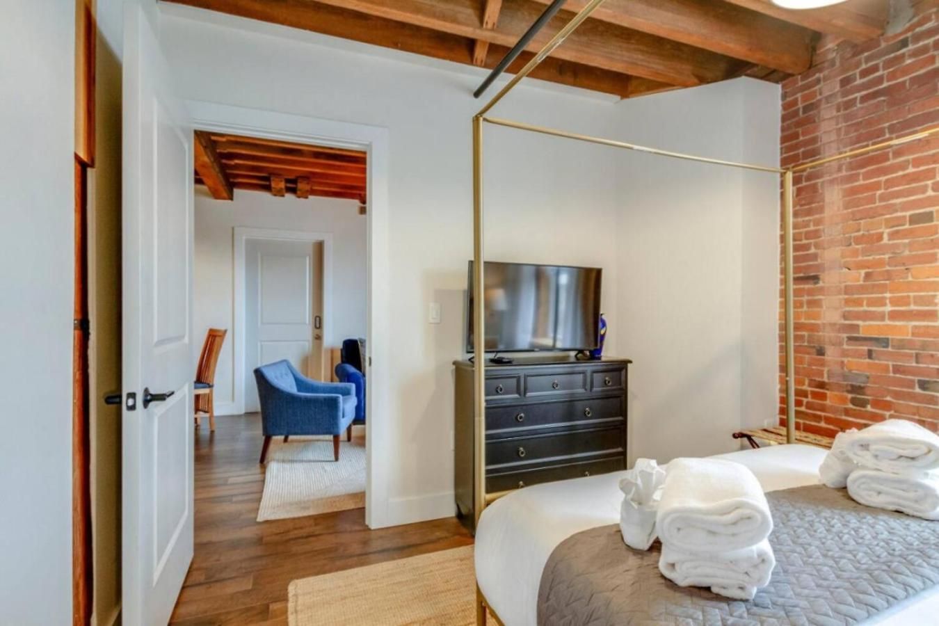 Apartment Stylish With Urban Charm Nashville