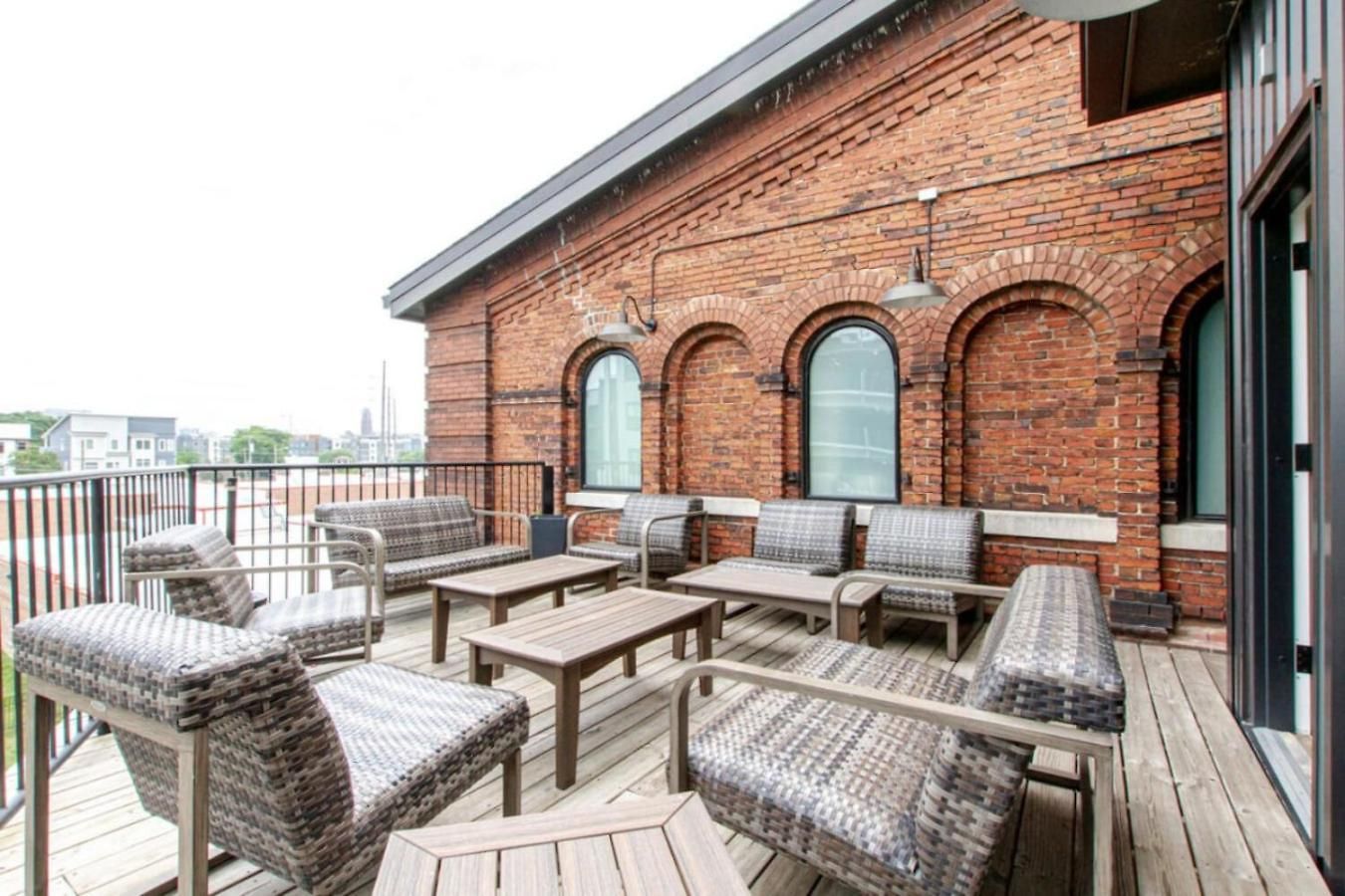 Stylish With Urban Charm Apartment *
