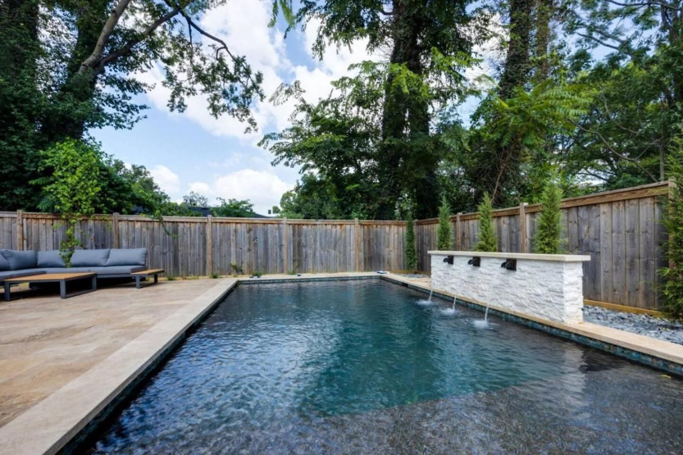 East Bliss Pool And Putt Putt Paradise