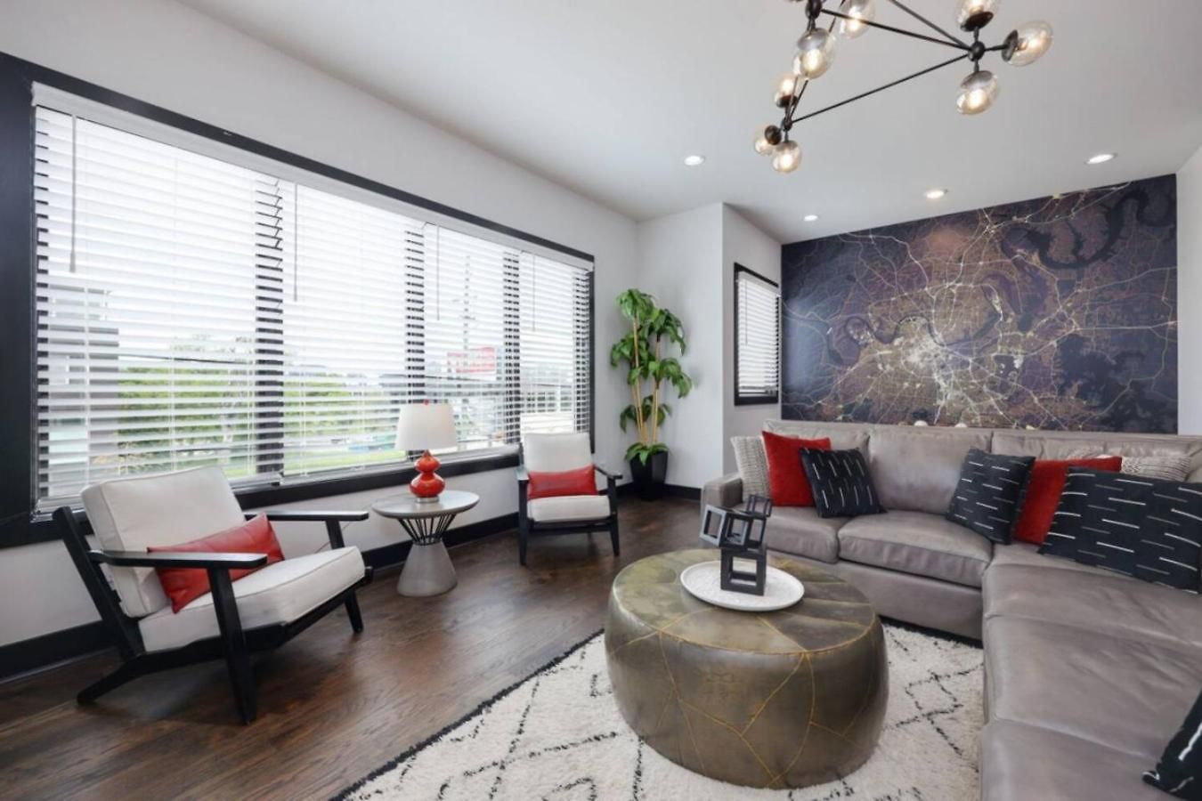 Urban Elegance Rooftop Lounge With Hot Tub Nashville