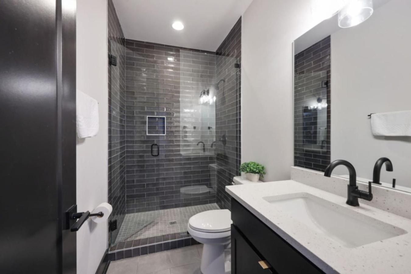Urban Elegance Rooftop Lounge With Hot Tub Holiday home *