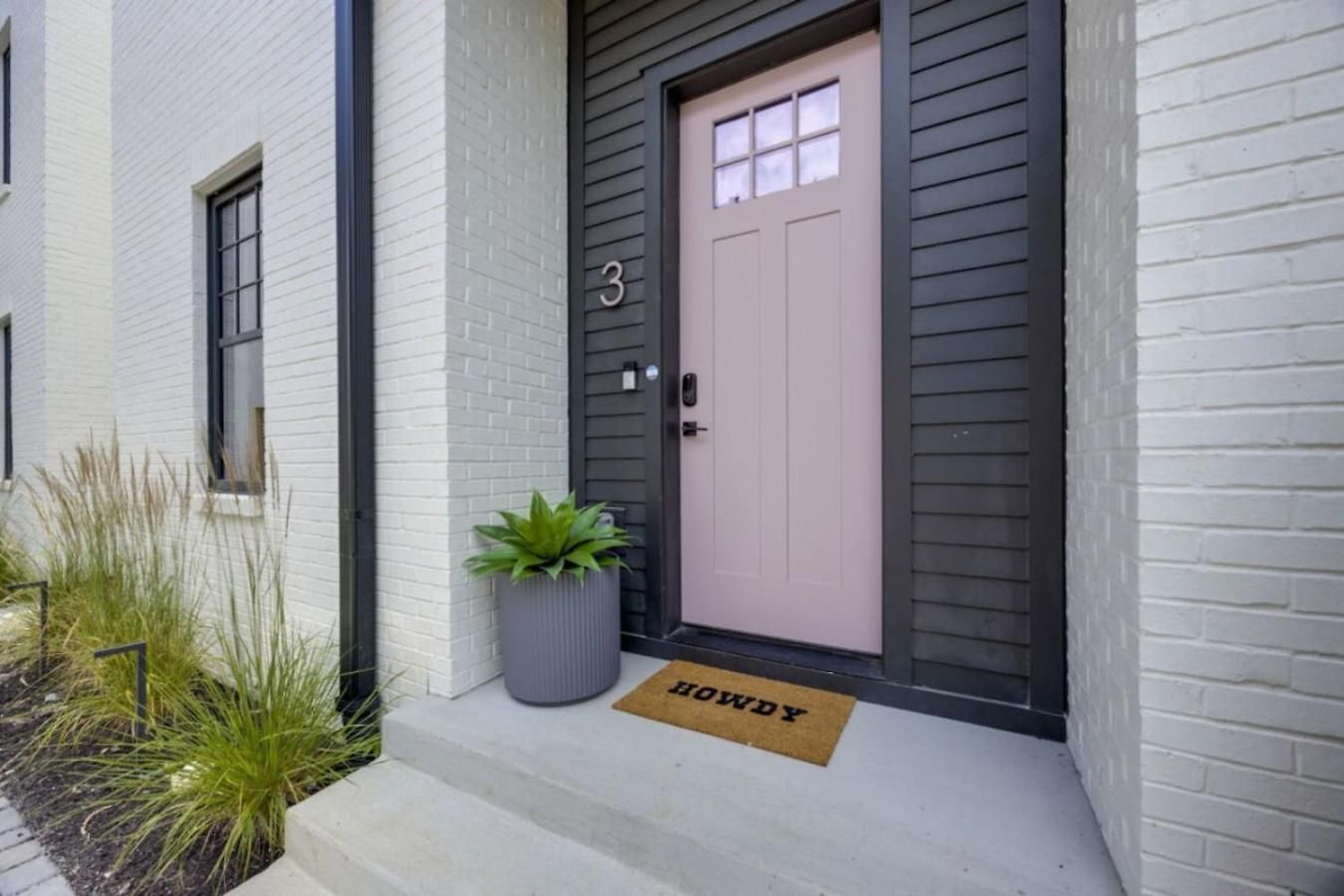 Holiday home Music Row Country Retreat Balcony And Hot Tub