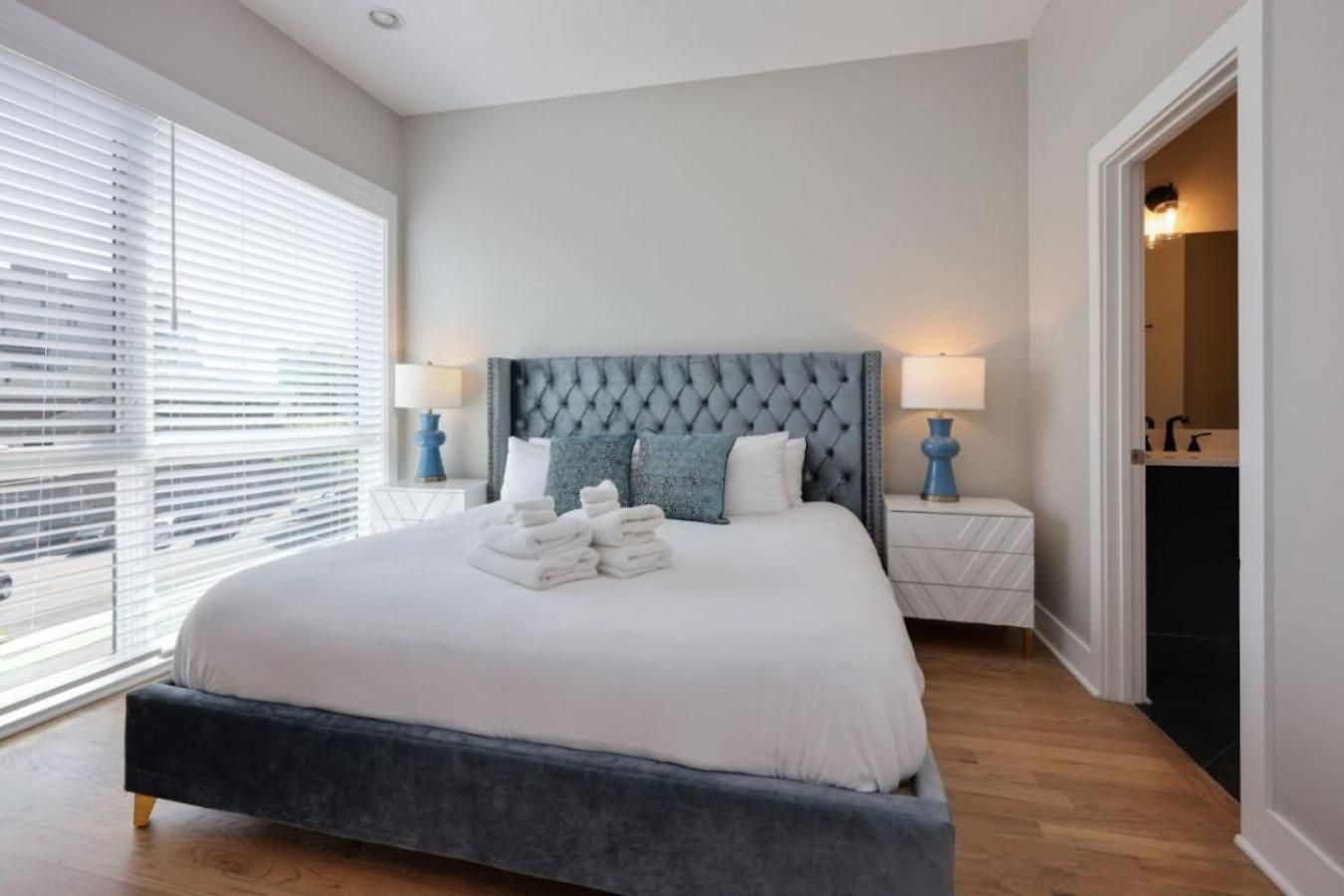 Urban Escape Rooftop Lounge With Skyline Views Holiday home Nashville