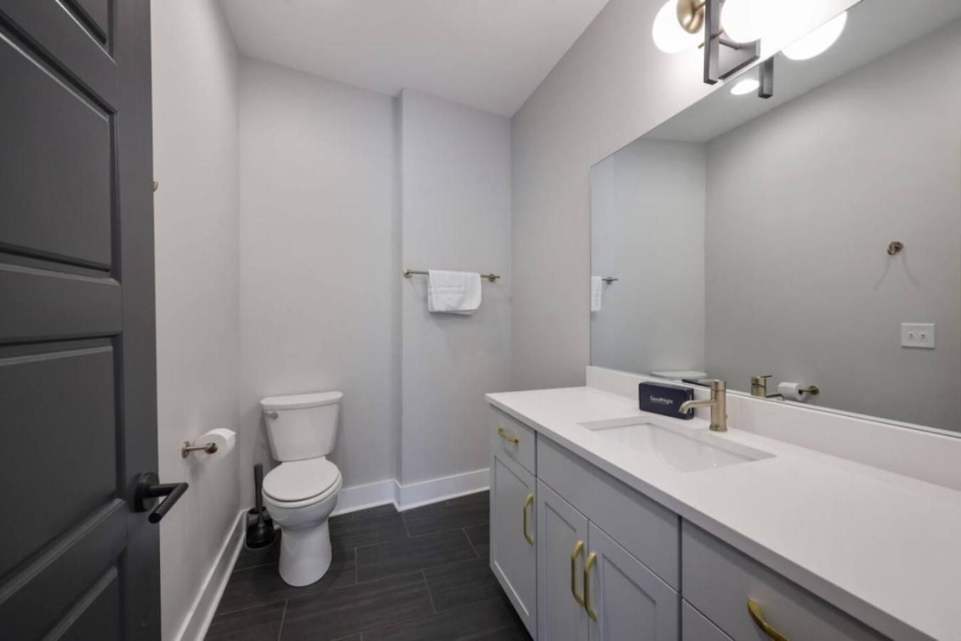 Metro Charm - Rooftop Lounge - Hot Tub * Nashville