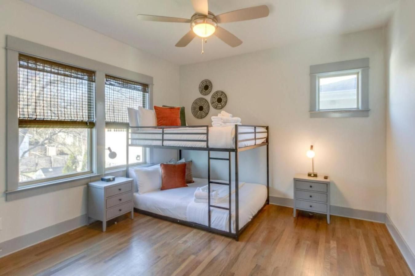 Cleveland Park Charmer- Full Kitchen- Private Yard *