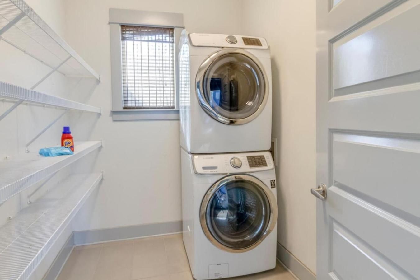 Cleveland Park Charmer- Full Kitchen- Private Yard *