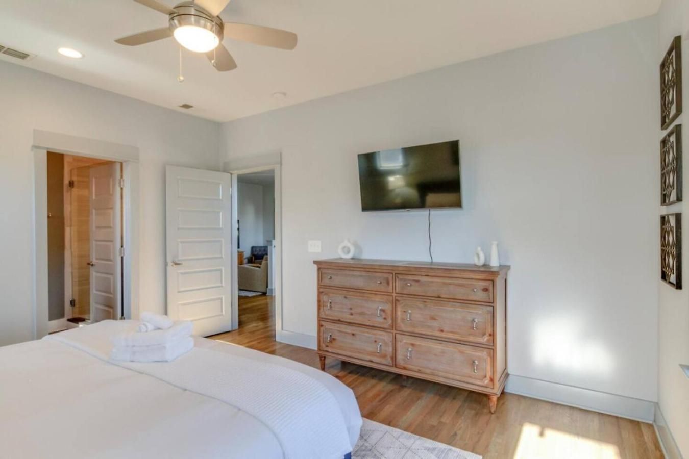 Holiday home Cleveland Park Charmer- Full Kitchen- Private Yard