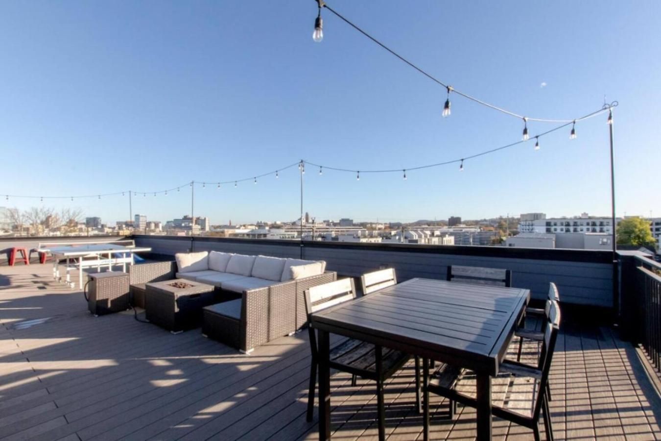 Spacious And Modern 2 Rooftops Stage Games And *