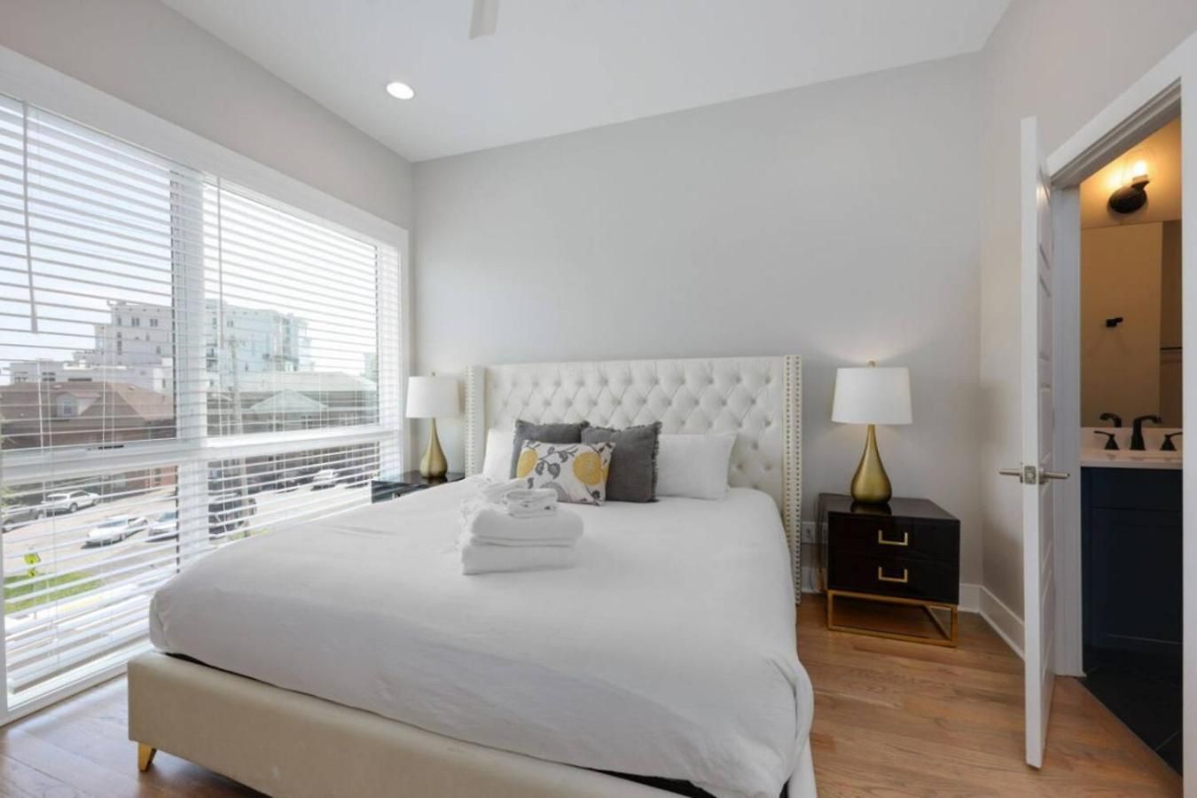 West End Wonder - Rooftop Lounge - Shuffleboard Holiday home *