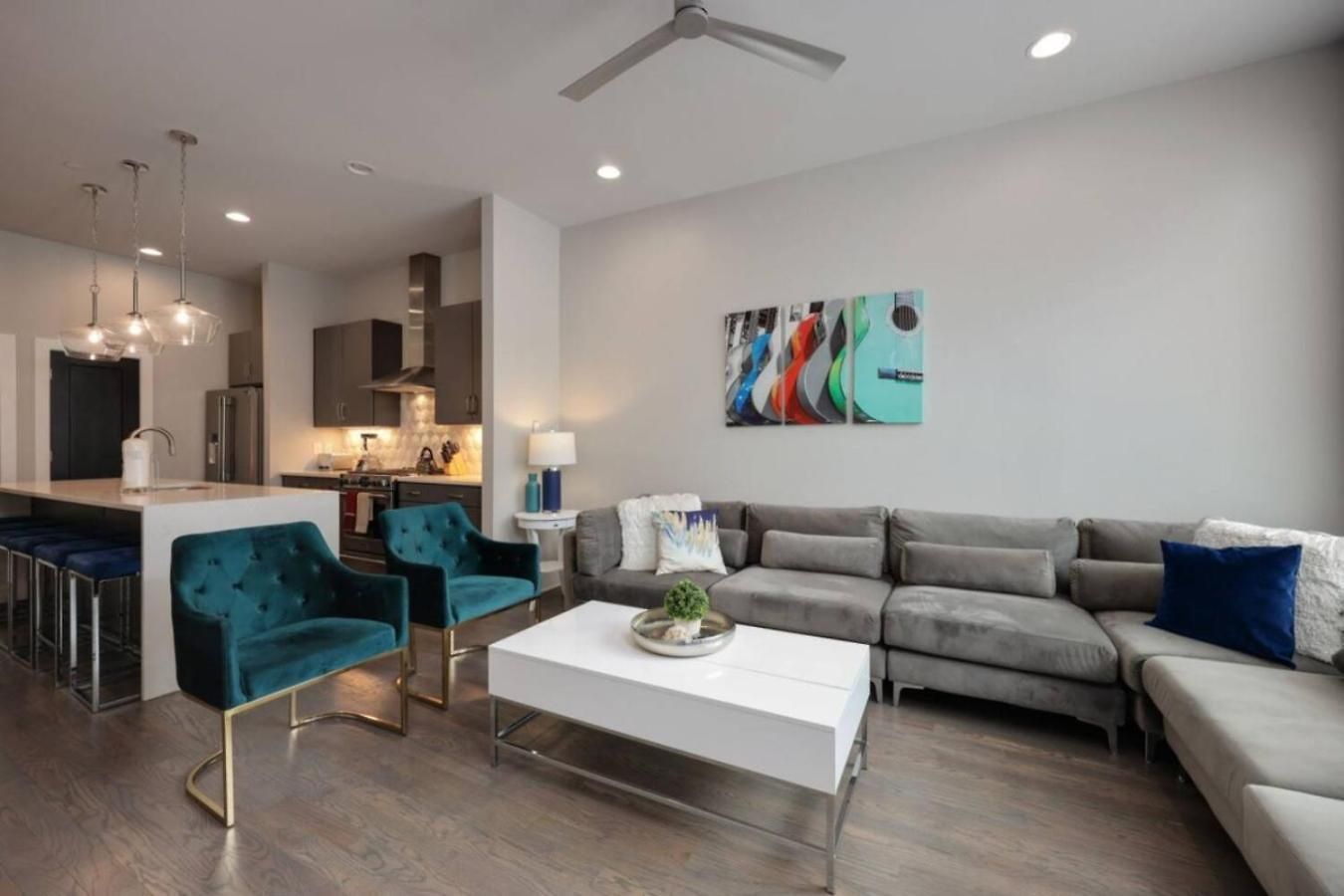 Rhythmic Retreat Rooftop Lounge 4 Bedroom 4.5 Bath Nashville