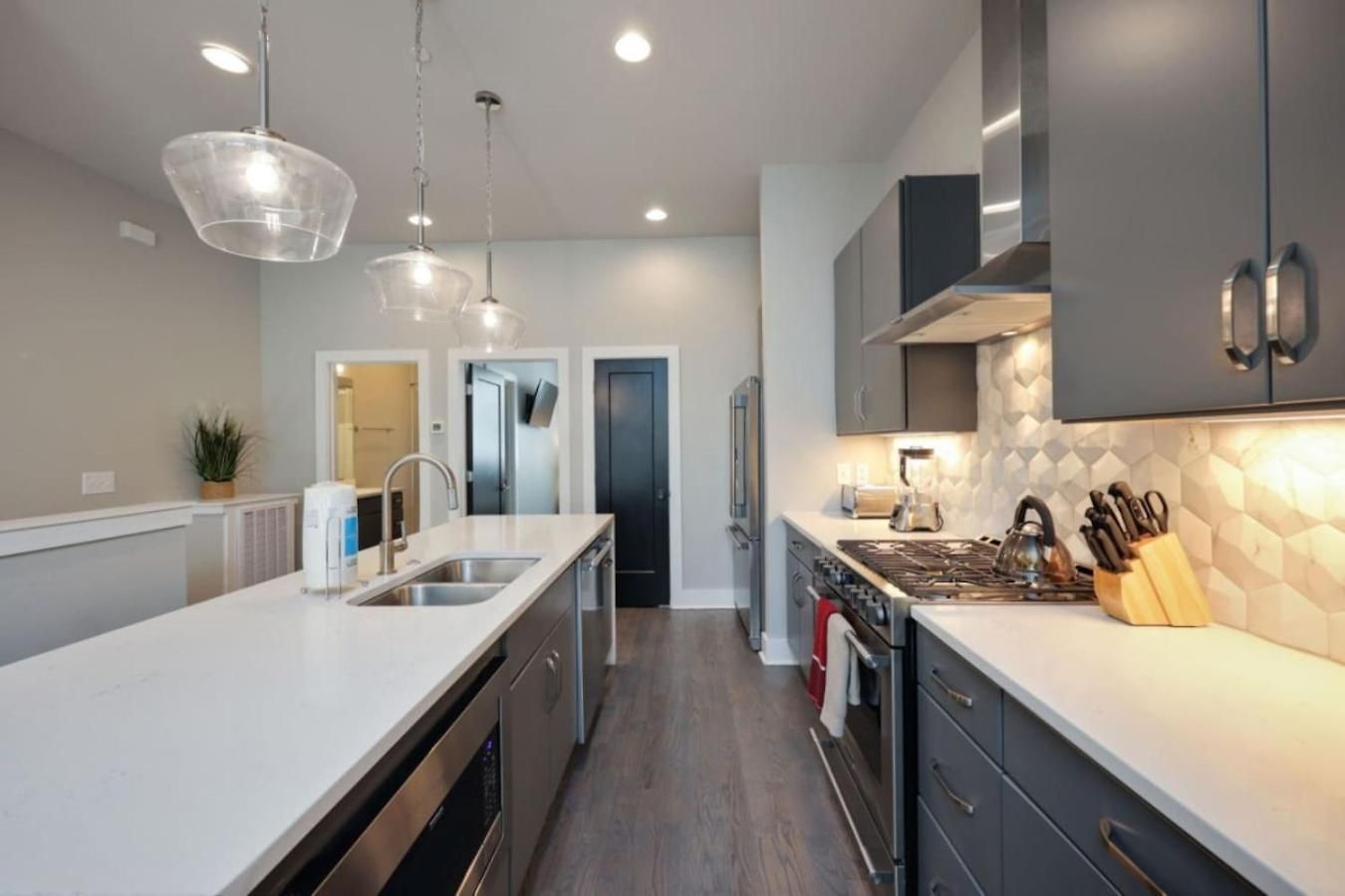 Rhythmic Retreat Rooftop Lounge 4 Bedroom 4.5 Bath Nashville