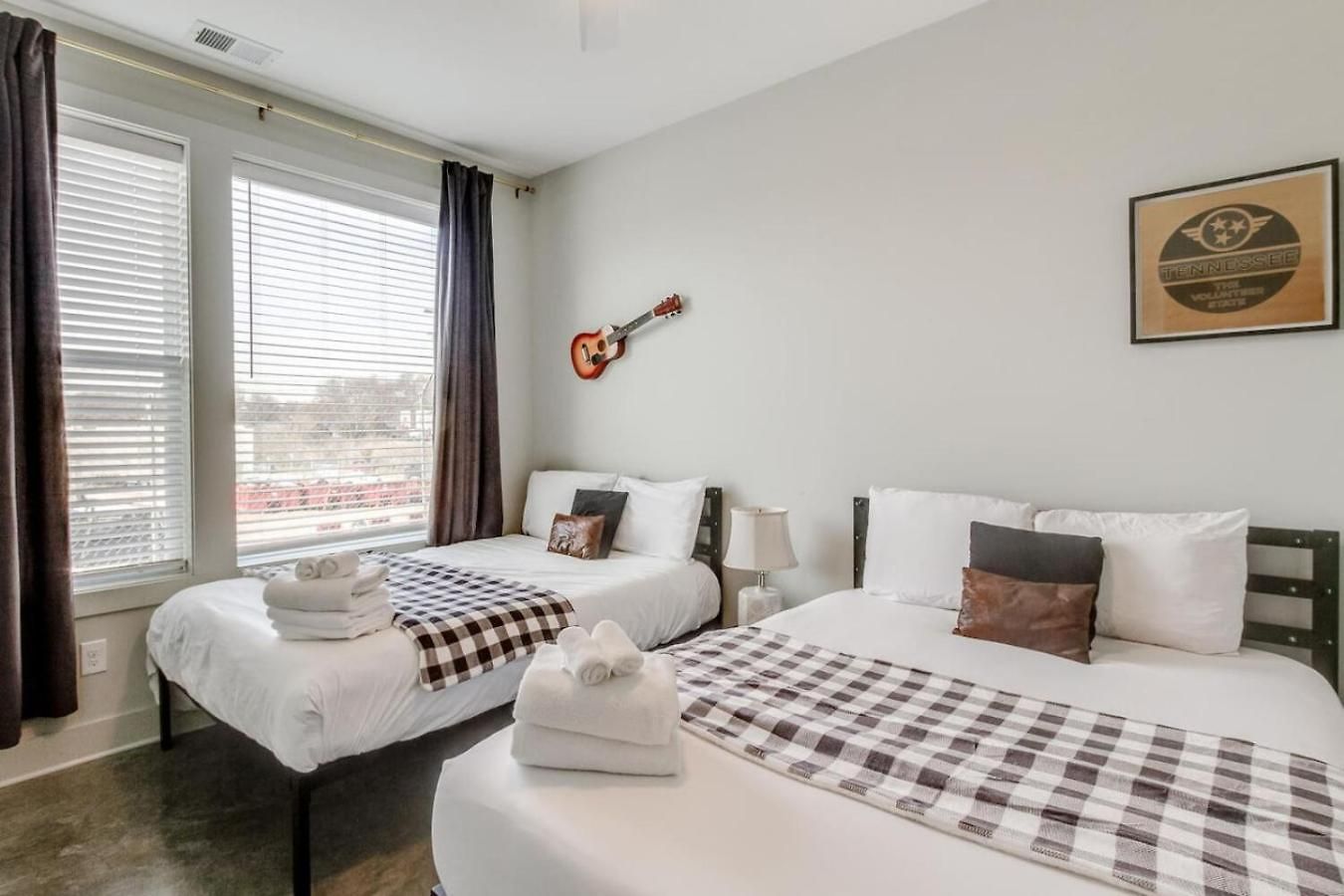 Harmony Of Dual Townhomes With 14 Beds Holiday home Nashville