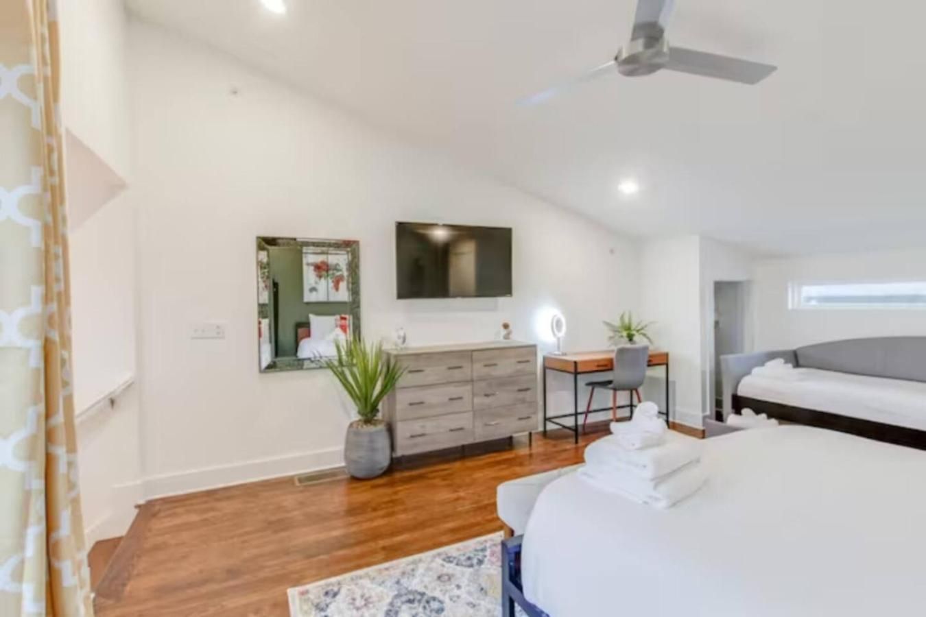 Two Townhomes Rooftop Patios Hillsboro Village * Nashville