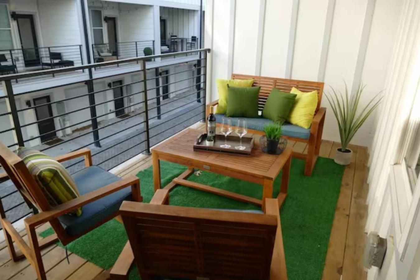 Two Townhomes Rooftop Patios Hillsboro Village Holiday home