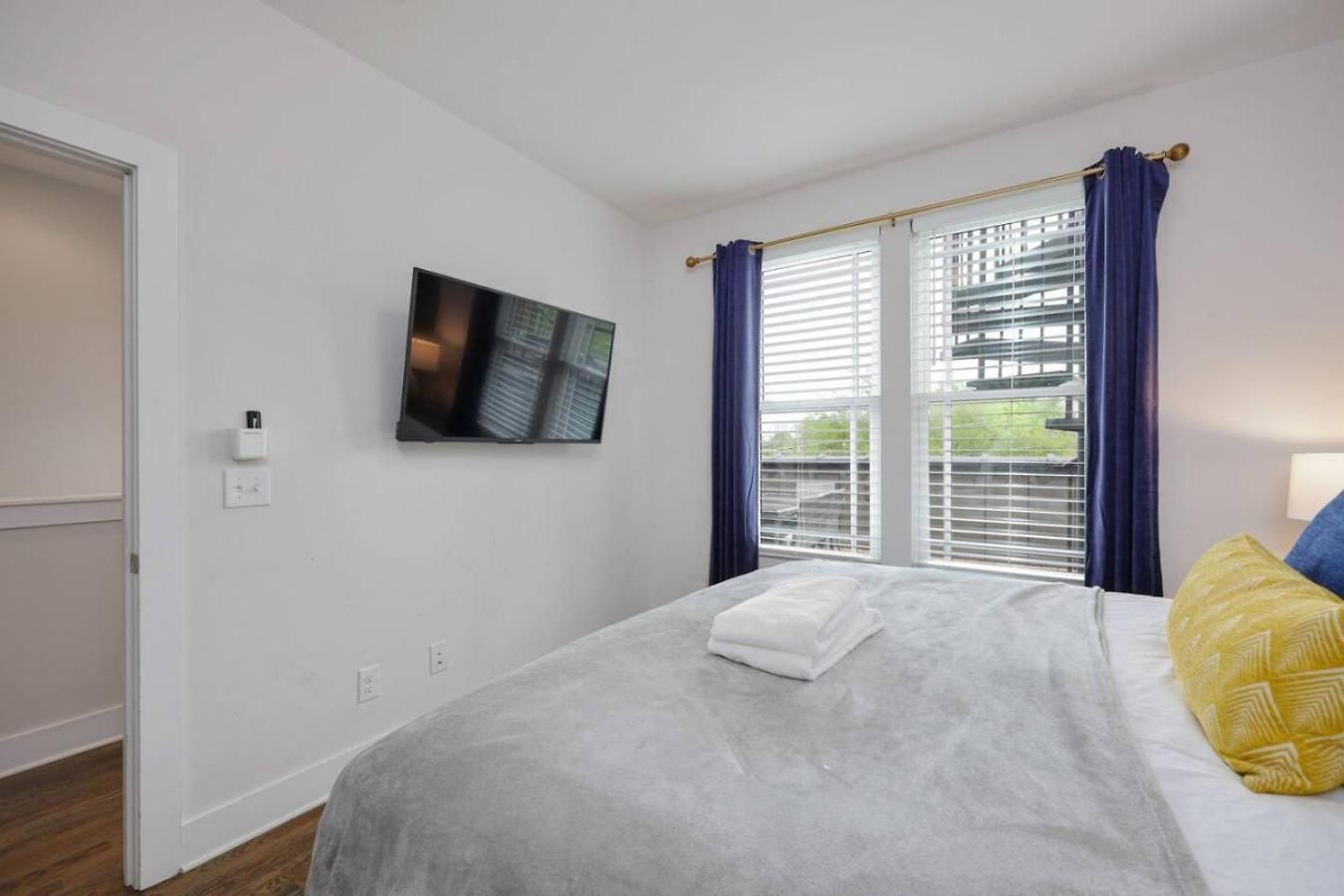 Two Townhomes - Hot Tubs And Rooftop Balconies Holiday home *