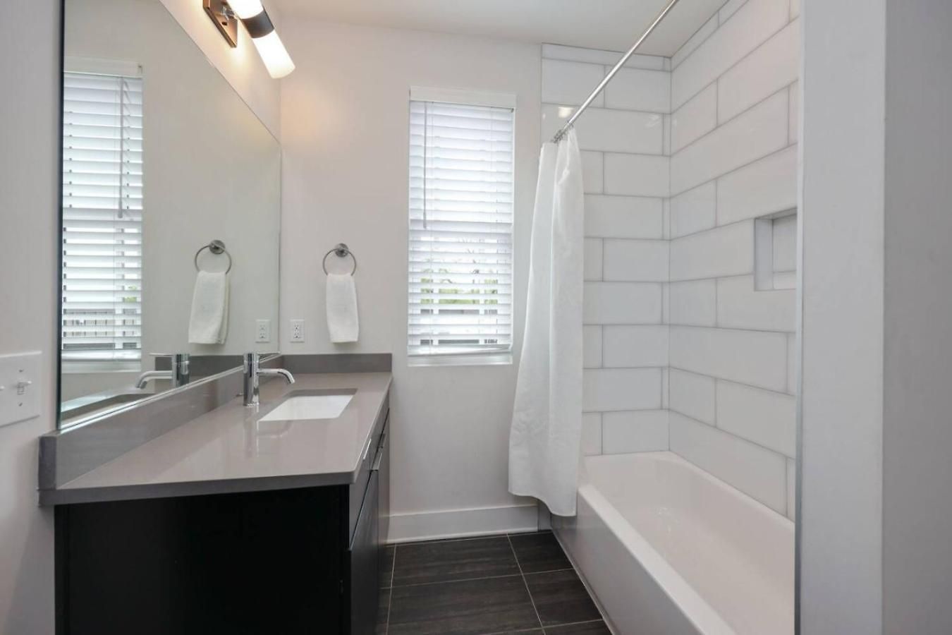 Two Townhomes - Hot Tubs And Rooftop Balconies Holiday home