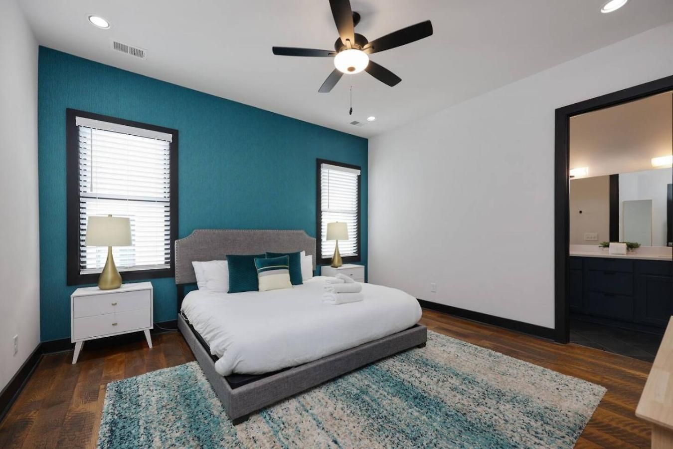 Two Townhomes- Rooftop Lounge- Hot Tub- Views