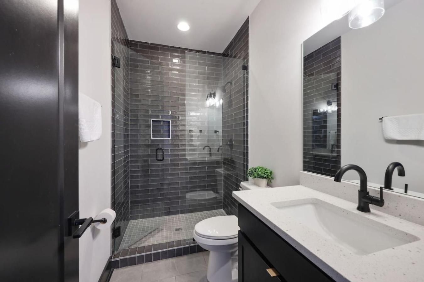 Holiday home Two Townhomes- Rooftop Lounge- Hot Tub- Views